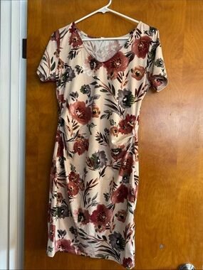 Maternity Floral Short Sleeve Scoop Neck Dress - Cream with Mauve & Green